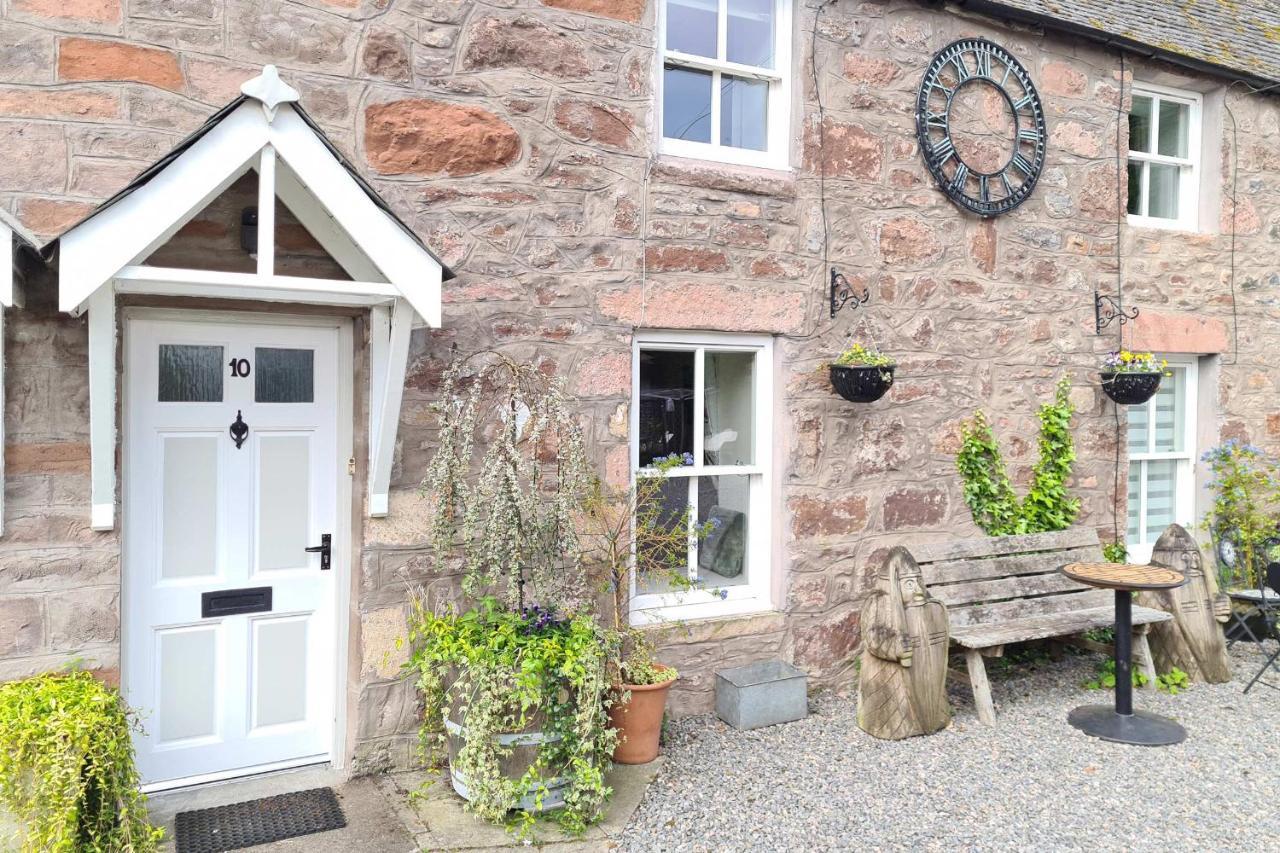 Alexander Courtyard Apartment Inverness Exterior photo